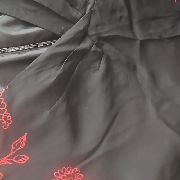 Jones New York Black Maxi Dress with Red Floral Pattern - Picture 7 of 9